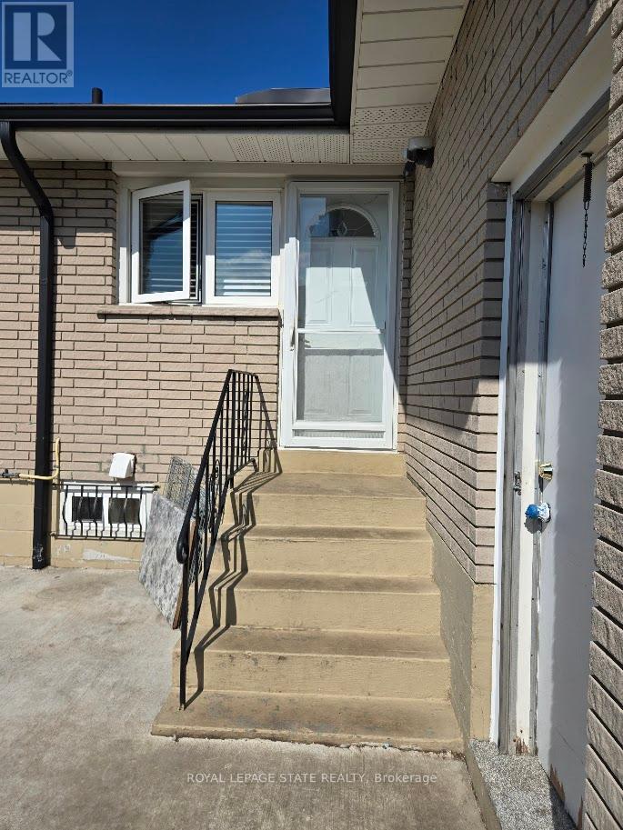 139 Nugent Drive, Hamilton (Kentley), Ontario  L8H 2N3 - Photo 13 - X12451337