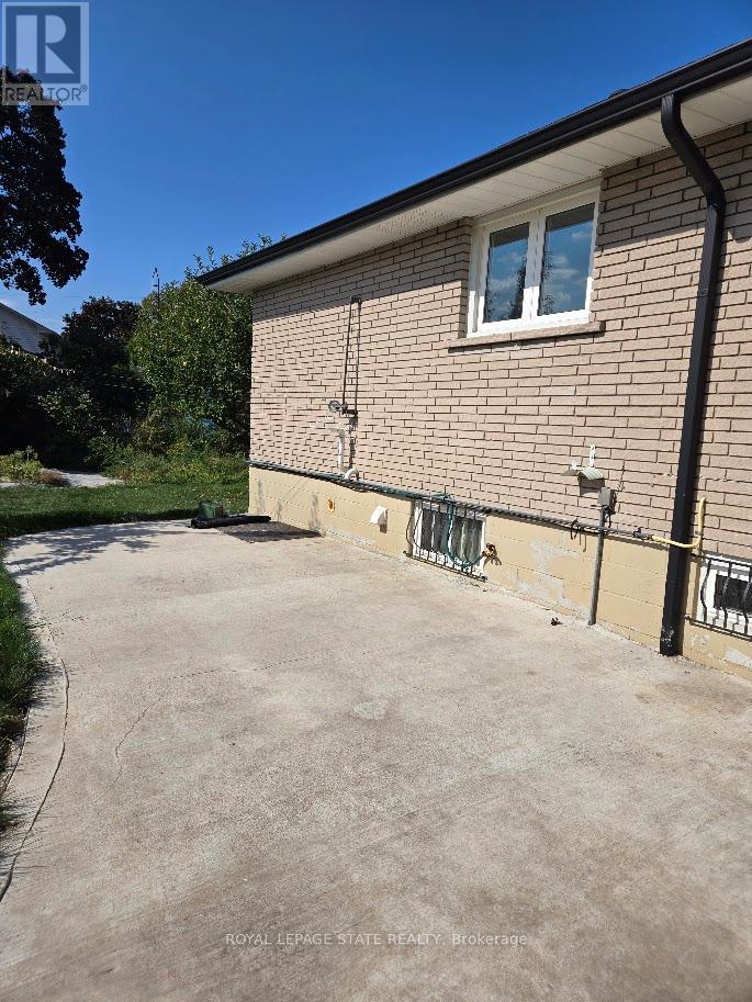139 Nugent Drive, Hamilton (Kentley), Ontario  L8H 2N3 - Photo 14 - X12451337