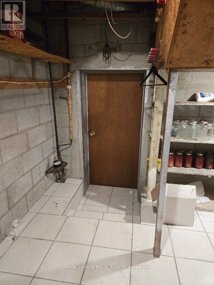 139 Nugent Drive, Hamilton (Kentley), Ontario  L8H 2N3 - Photo 3 - X12451337