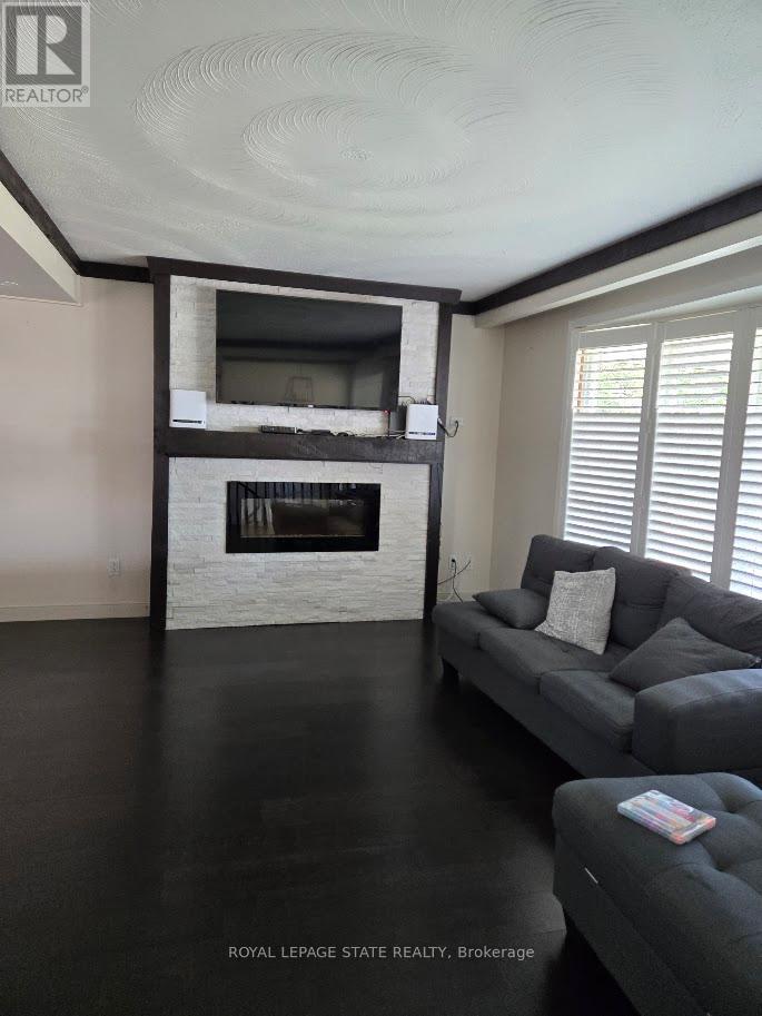 139 Nugent Drive, Hamilton (Kentley), Ontario  L8H 2N3 - Photo 4 - X12451337