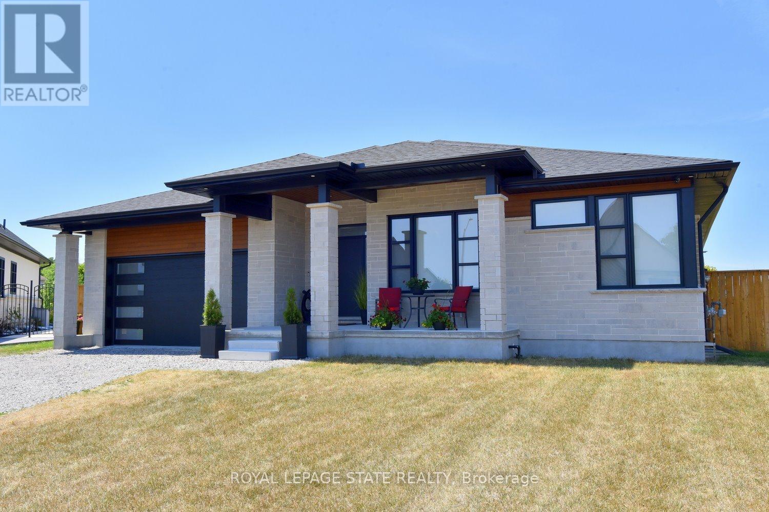 3642 Vosburgh Place, Lincoln (Beamsville), Ontario  L0R 1G0 - Photo 2 - X12451338