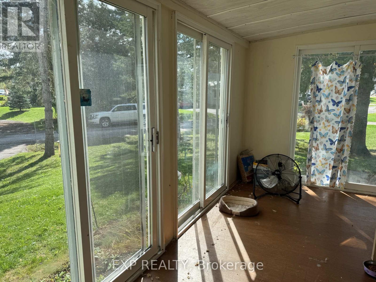 15 Park Crescent, Kawartha Lakes (Lindsay), Ontario  K9V 4R1 - Photo 12 - X12451394