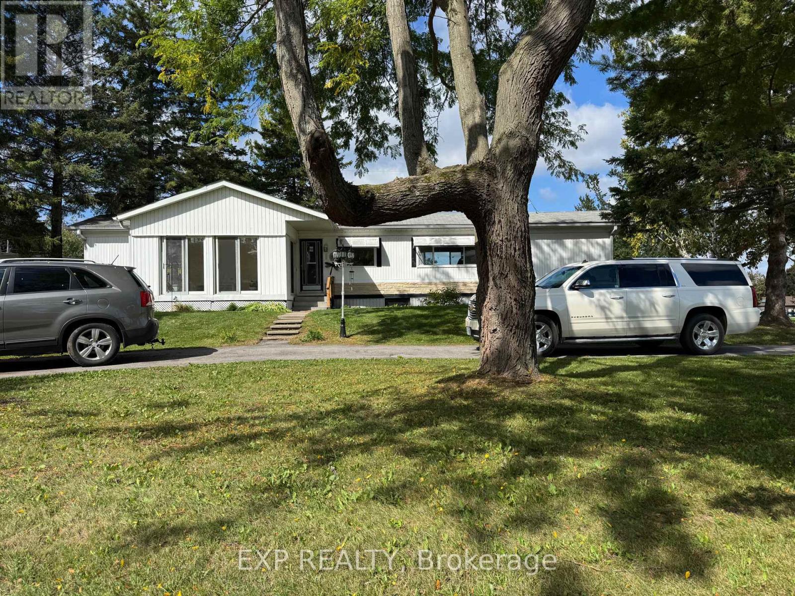 15 Park Crescent, Kawartha Lakes, Ontario  K9V 4R1 - Photo 2 - X12451394