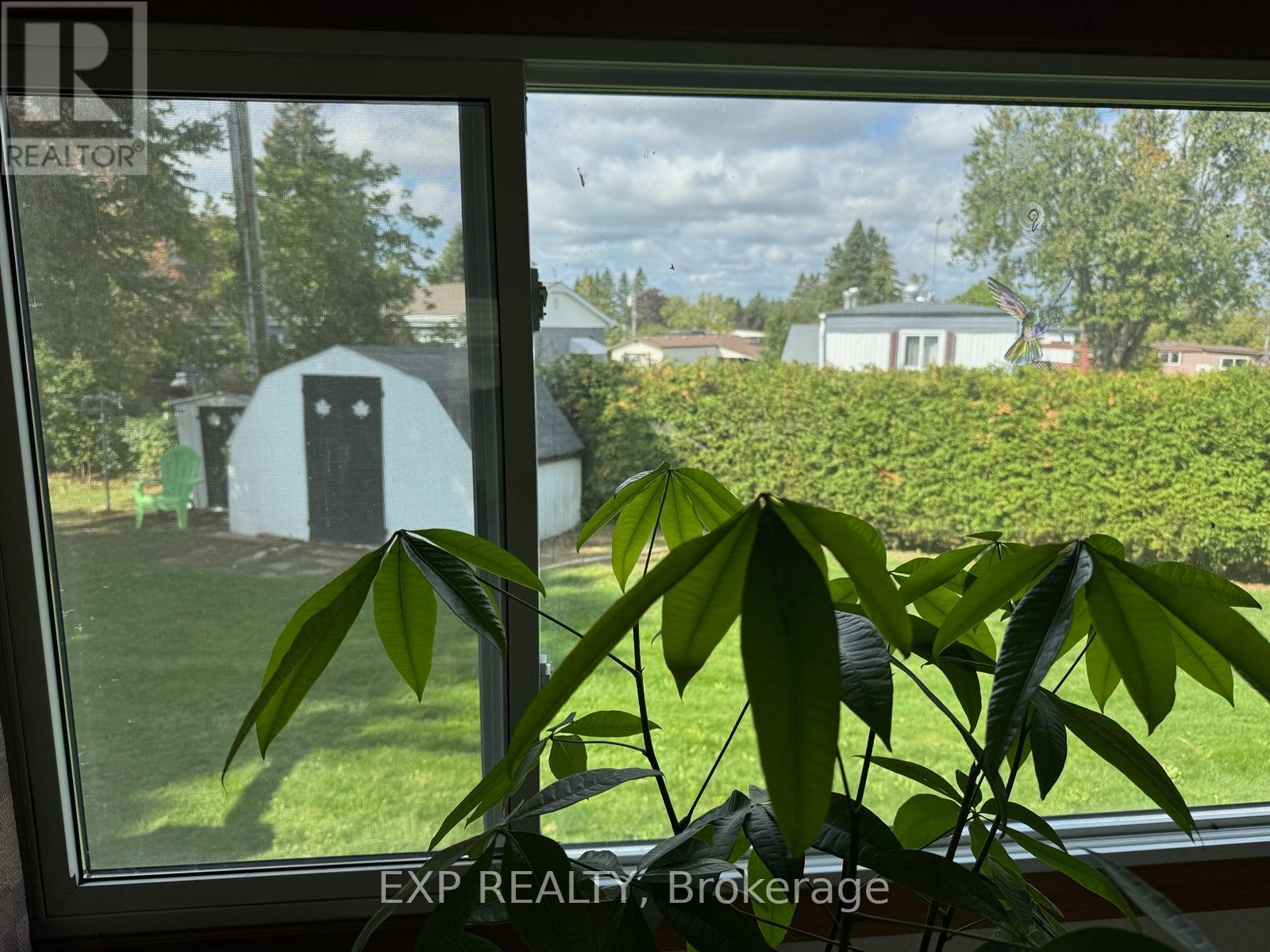15 Park Crescent, Kawartha Lakes (Lindsay), Ontario  K9V 4R1 - Photo 21 - X12451394