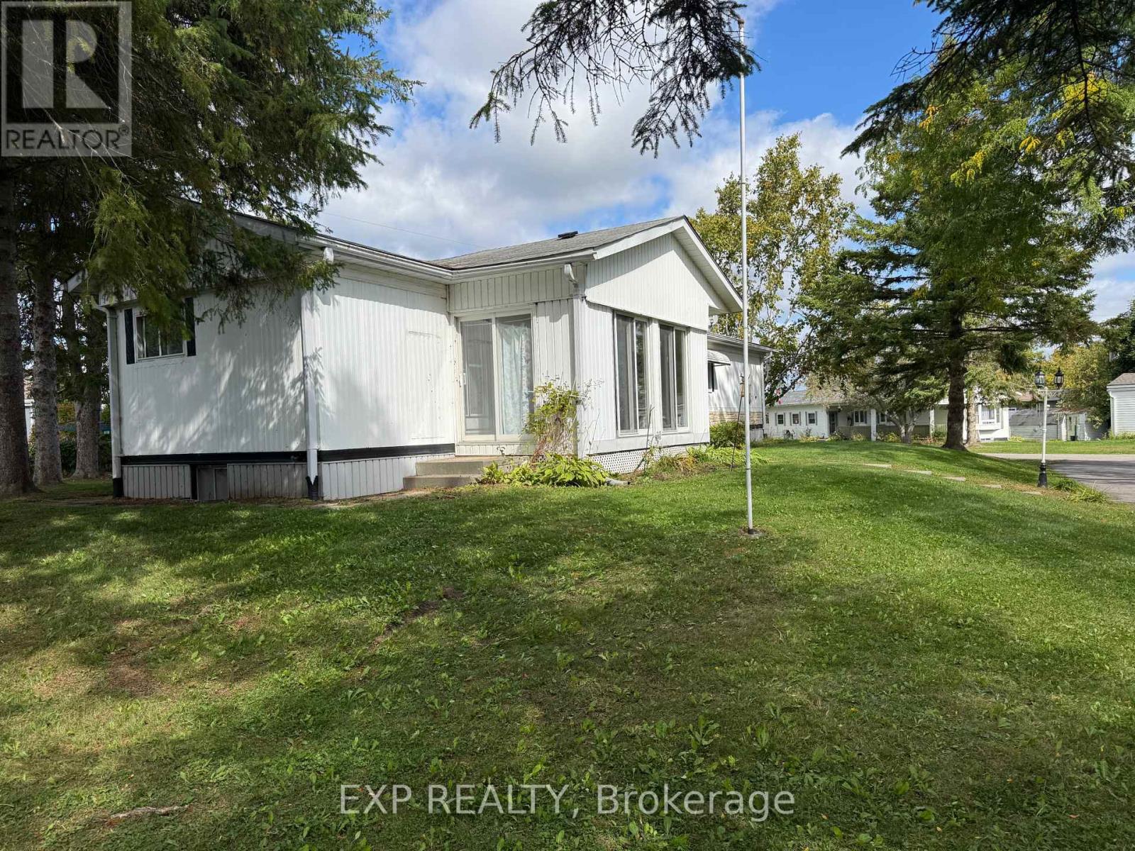 15 Park Crescent, Kawartha Lakes, Ontario  K9V 4R1 - Photo 5 - X12451394
