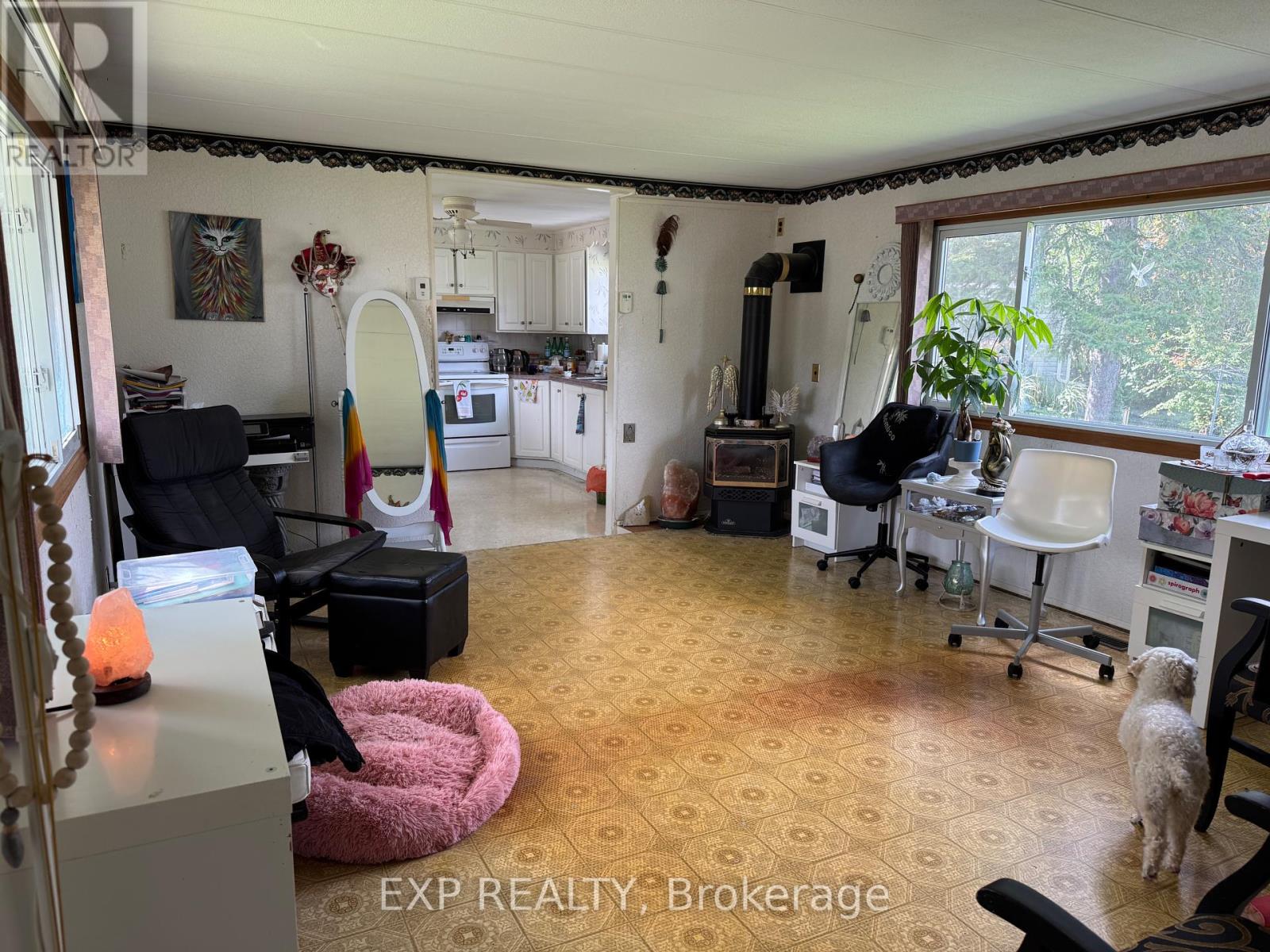 15 Park Crescent, Kawartha Lakes (Lindsay), Ontario  K9V 4R1 - Photo 9 - X12451394