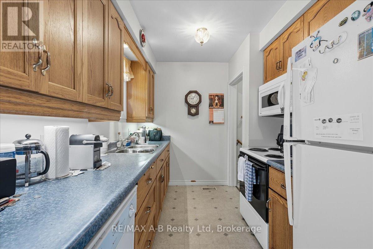 5 Mcdonald Street, Stratford, Ontario  N5A 4W4 - Photo 13 - X12451511