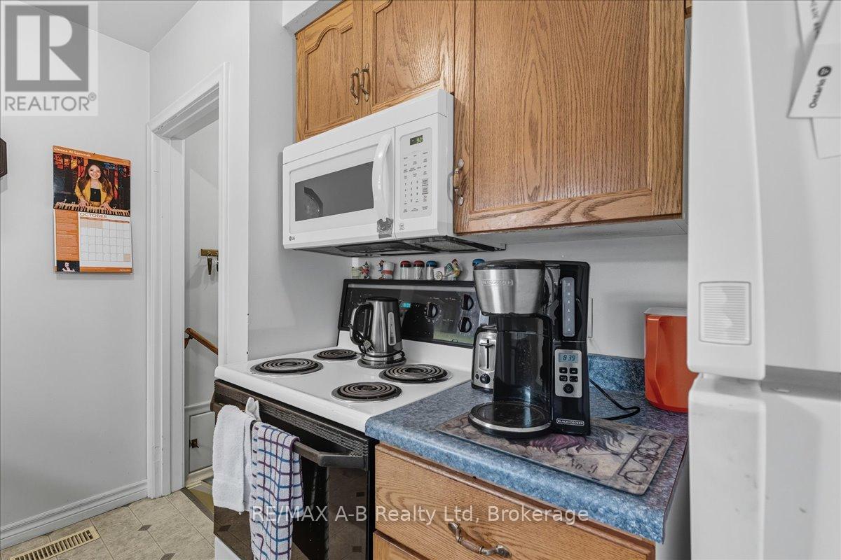 5 Mcdonald Street, Stratford, Ontario  N5A 4W4 - Photo 14 - X12451511