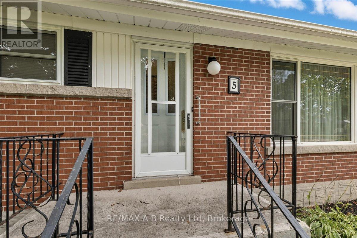 5 Mcdonald Street, Stratford, Ontario  N5A 4W4 - Photo 2 - X12451511
