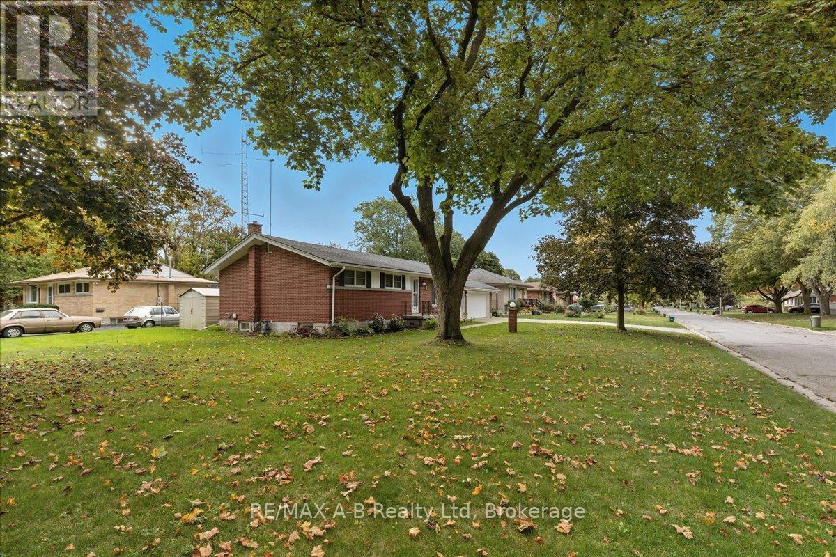5 Mcdonald Street, Stratford, Ontario  N5A 4W4 - Photo 3 - X12451511