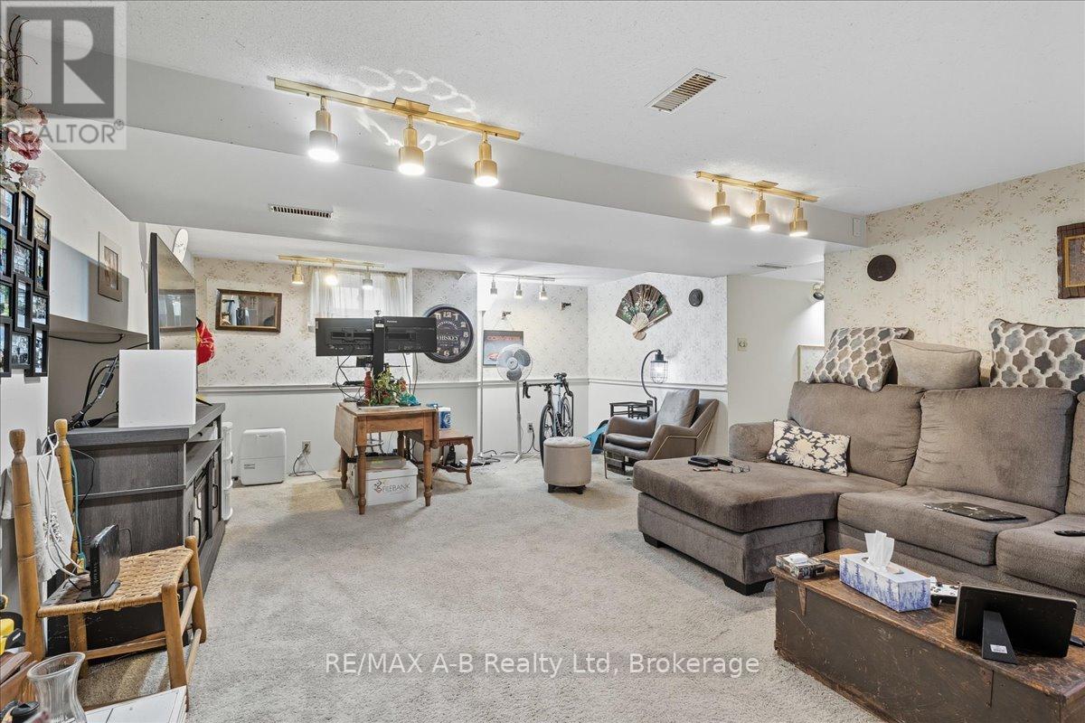 5 Mcdonald Street, Stratford, Ontario  N5A 4W4 - Photo 31 - X12451511
