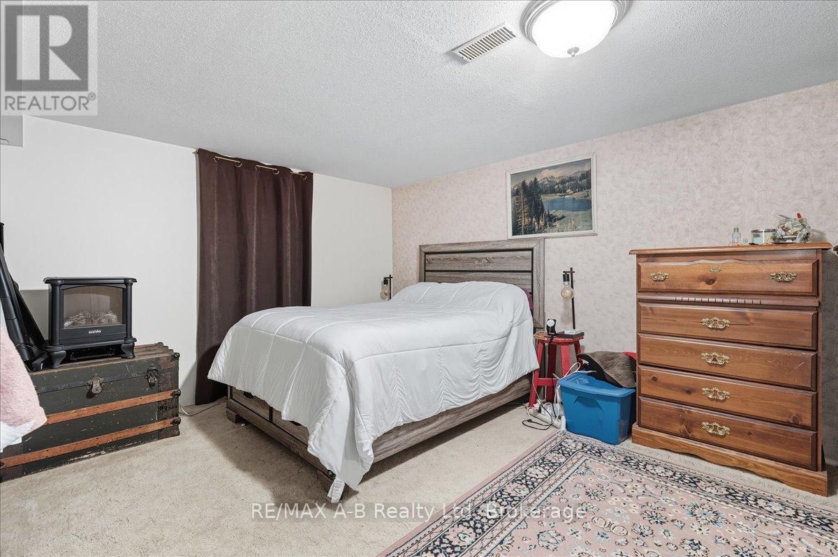5 Mcdonald Street, Stratford, Ontario  N5A 4W4 - Photo 35 - X12451511