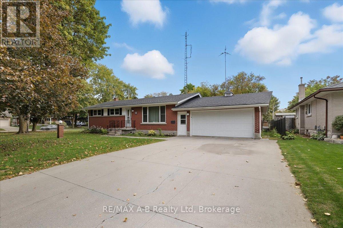 5 Mcdonald Street, Stratford, Ontario  N5A 4W4 - Photo 4 - X12451511