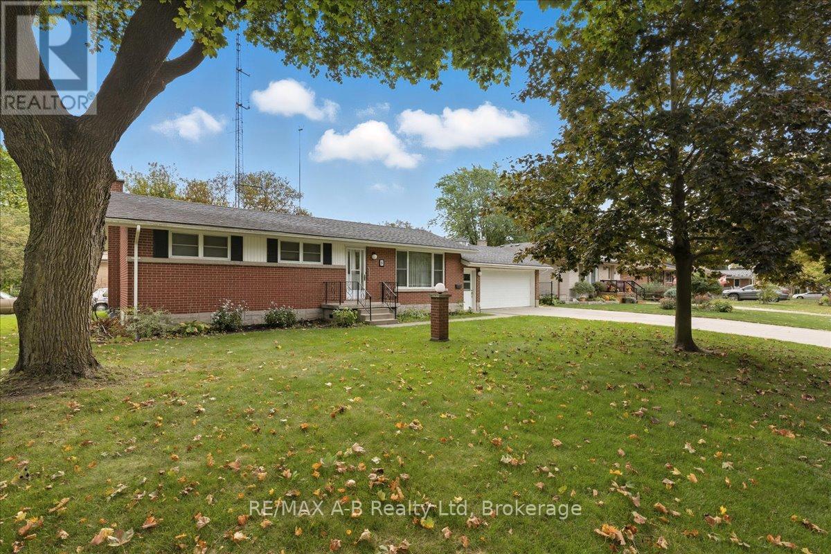 5 Mcdonald Street, Stratford, Ontario  N5A 4W4 - Photo 5 - X12451511