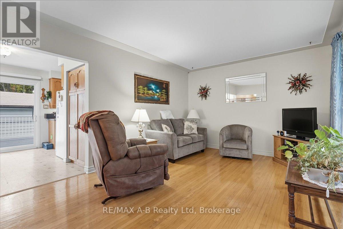 5 Mcdonald Street, Stratford, Ontario  N5A 4W4 - Photo 7 - X12451511