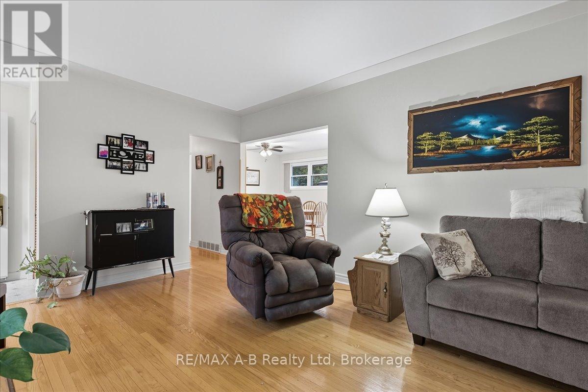 5 Mcdonald Street, Stratford, Ontario  N5A 4W4 - Photo 8 - X12451511