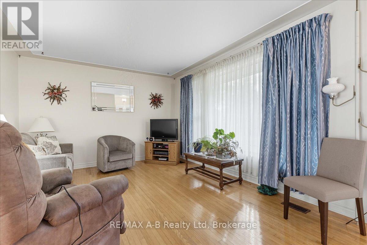 5 Mcdonald Street, Stratford, Ontario  N5A 4W4 - Photo 9 - X12451511