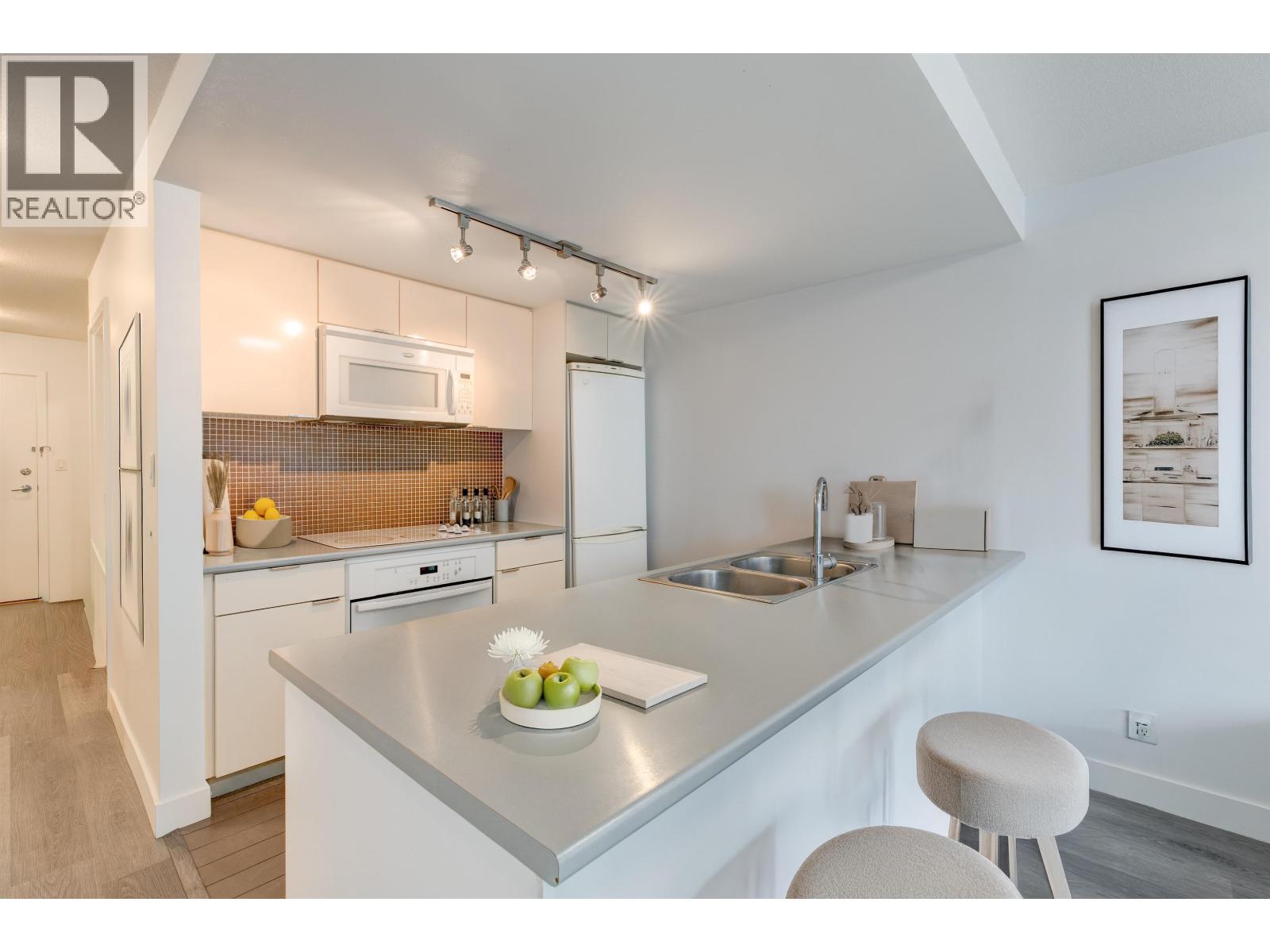 705 233 Robson Street, Vancouver, British Columbia  V6B 0E8 - Photo 2 - R3056605