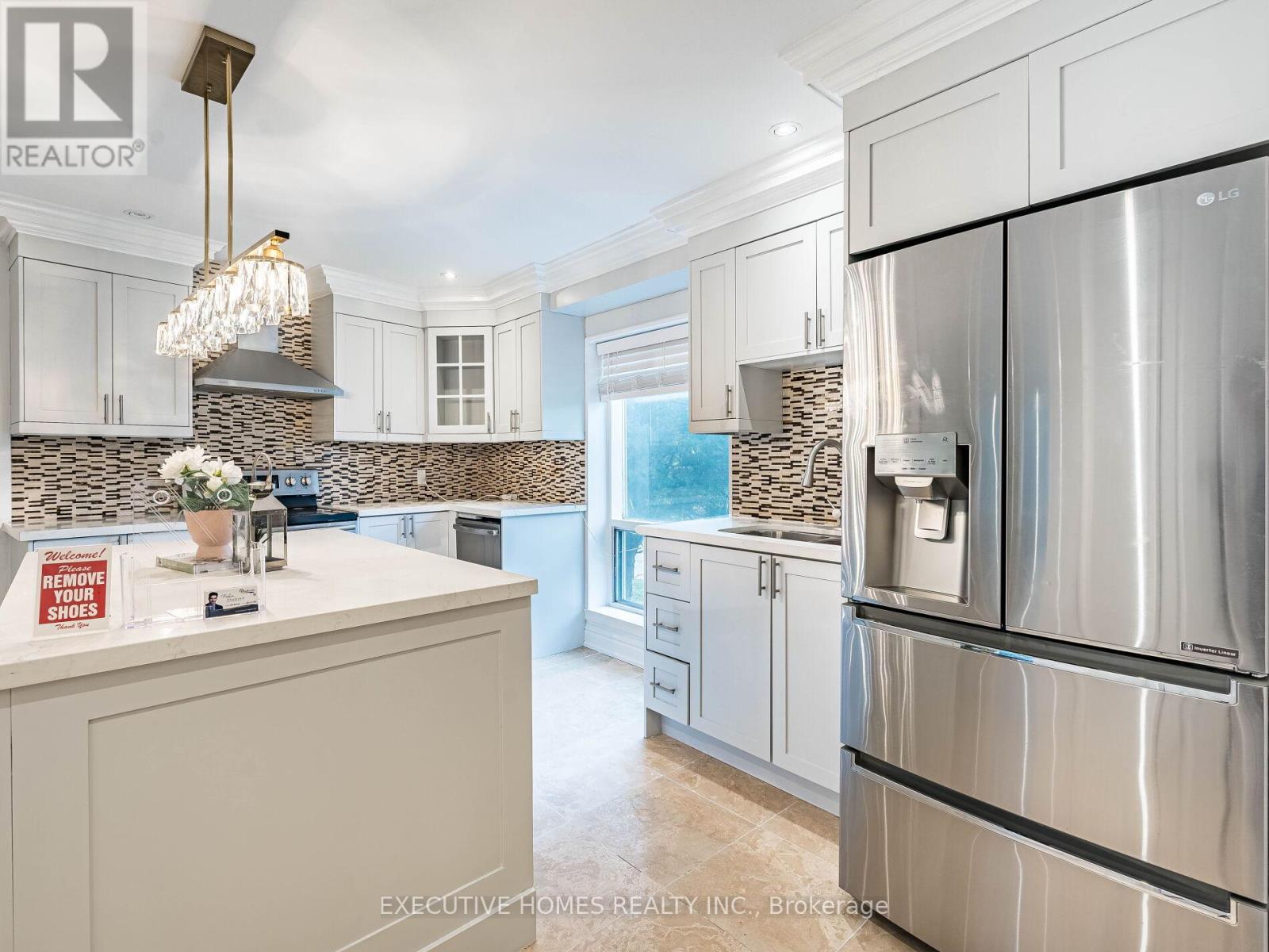 210 - 55 Rameau Drive E, Toronto (Hillcrest Village), Ontario  M2H 1T6 - Photo 11 - C12451084