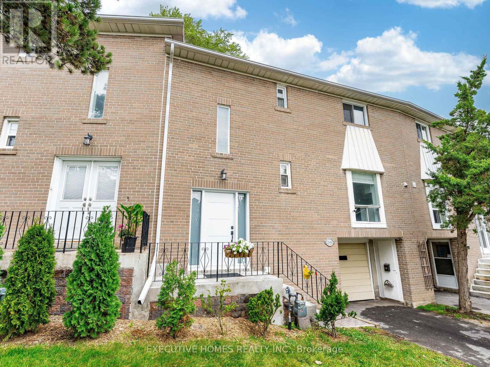 210 - 55 Rameau Drive E, Toronto (Hillcrest Village), Ontario  M2H 1T6 - Photo 2 - C12451084