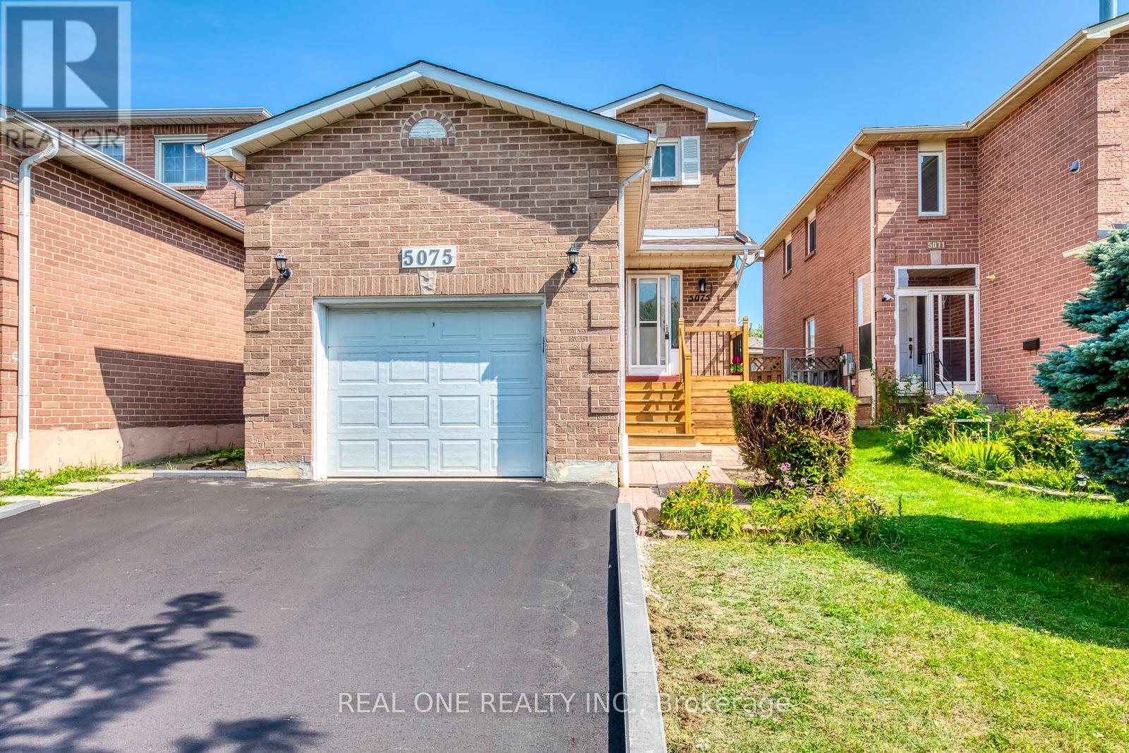 5075 Rising Star Court, Mississauga, Ontario  L5R 2W5 - Photo 4 - W12396346