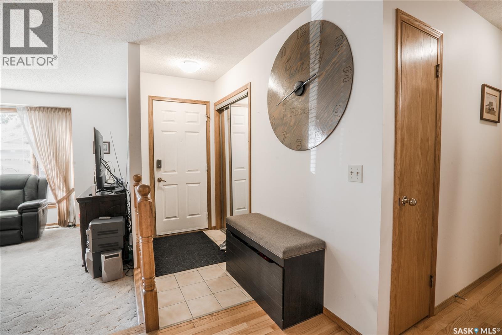 531 Smoothstone Crescent, Saskatoon, Saskatchewan  S7J 4T4 - Photo 9 - SK020381