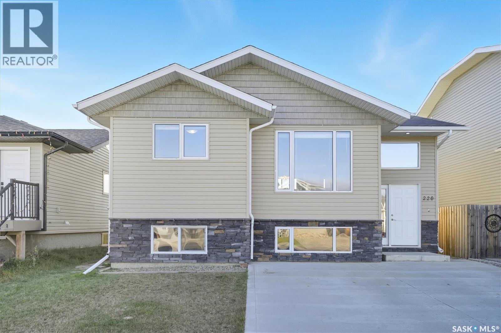 220 Warwick Crescent, Warman, Saskatchewan  S0K 4S0 - Photo 1 - SK020264