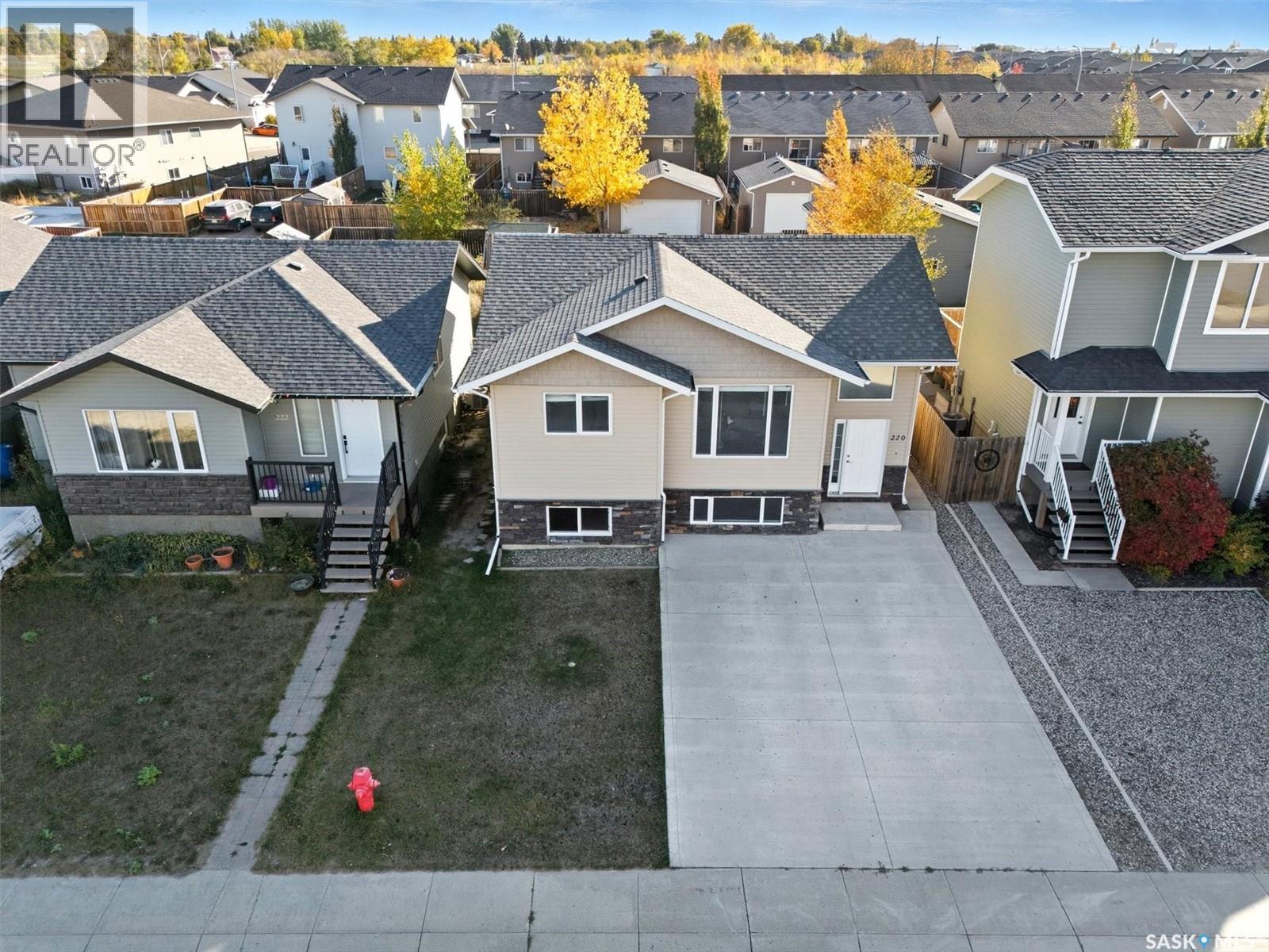 220 Warwick Crescent, Warman, Saskatchewan  S0K 4S0 - Photo 2 - SK020264