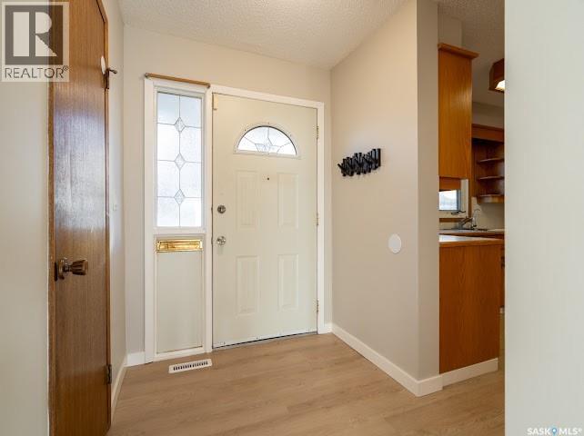 270 Plainsview Drive, Regina, Saskatchewan  S4S 6N1 - Photo 2 - SK020245