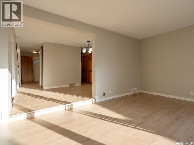 270 Plainsview Drive, Regina, Saskatchewan  S4S 6N1 - Photo 6 - SK020245