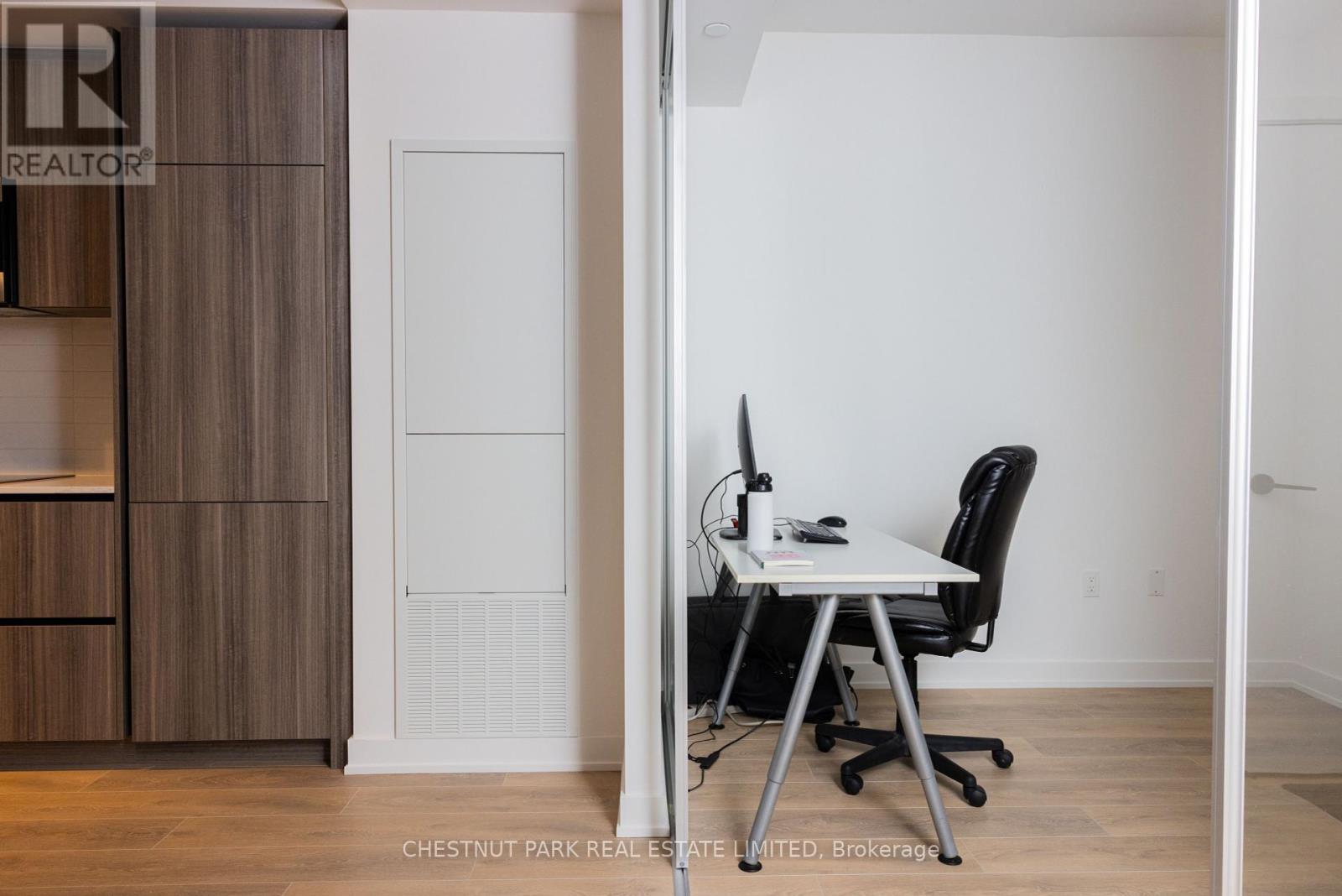 1807 - 117 Broadway Avenue, Toronto, Ontario  M4P 1V3 - Photo 2 - C12451445