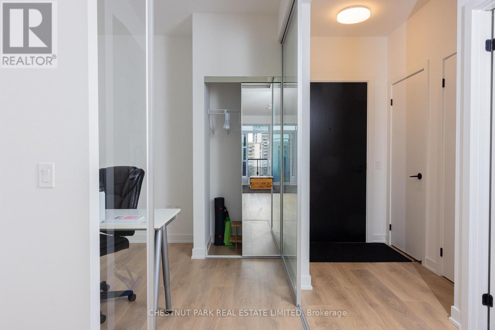 1807 - 117 Broadway Avenue, Toronto, Ontario  M4P 1V3 - Photo 3 - C12451445