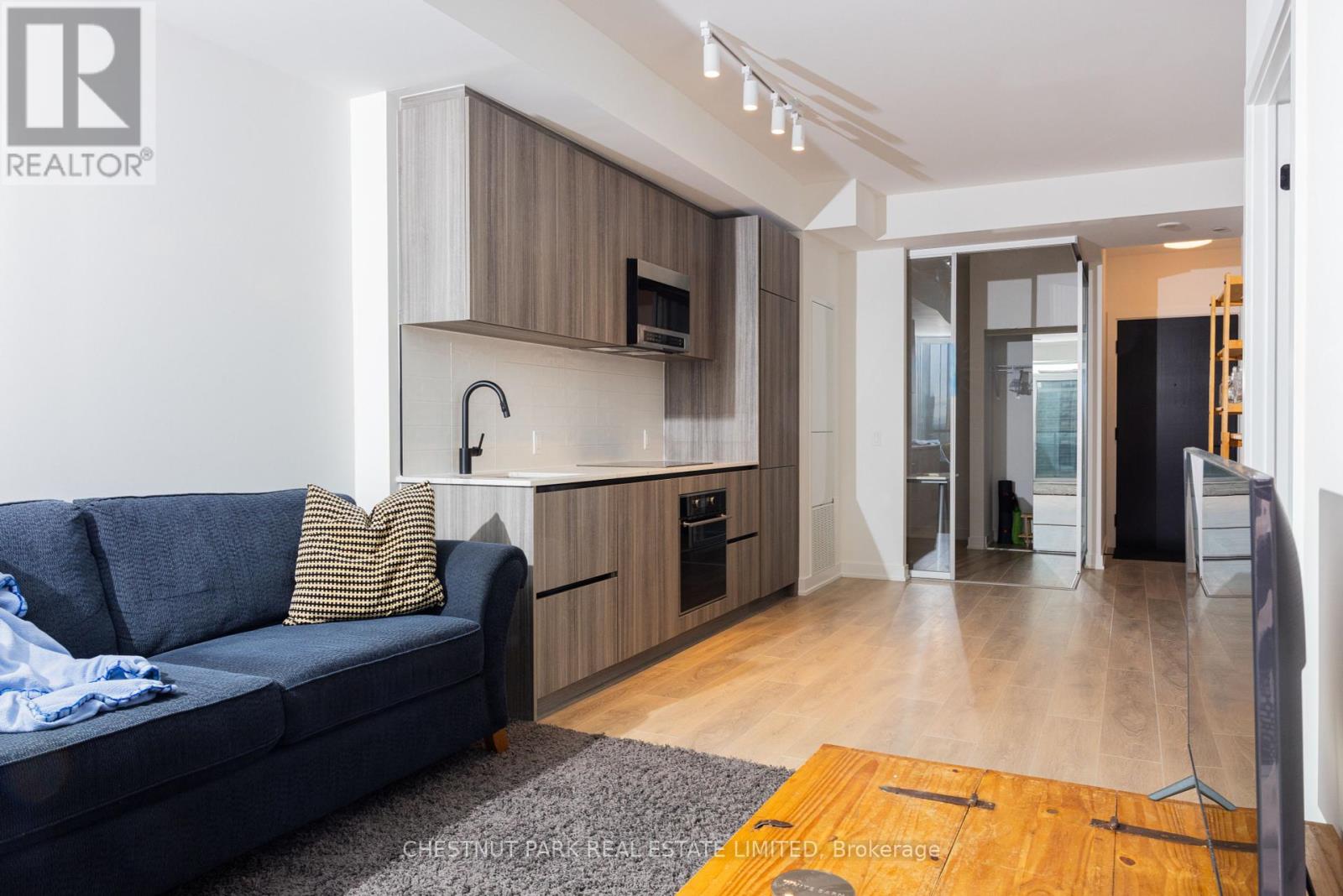 1807 - 117 Broadway Avenue, Toronto, Ontario  M4P 1V3 - Photo 7 - C12451445