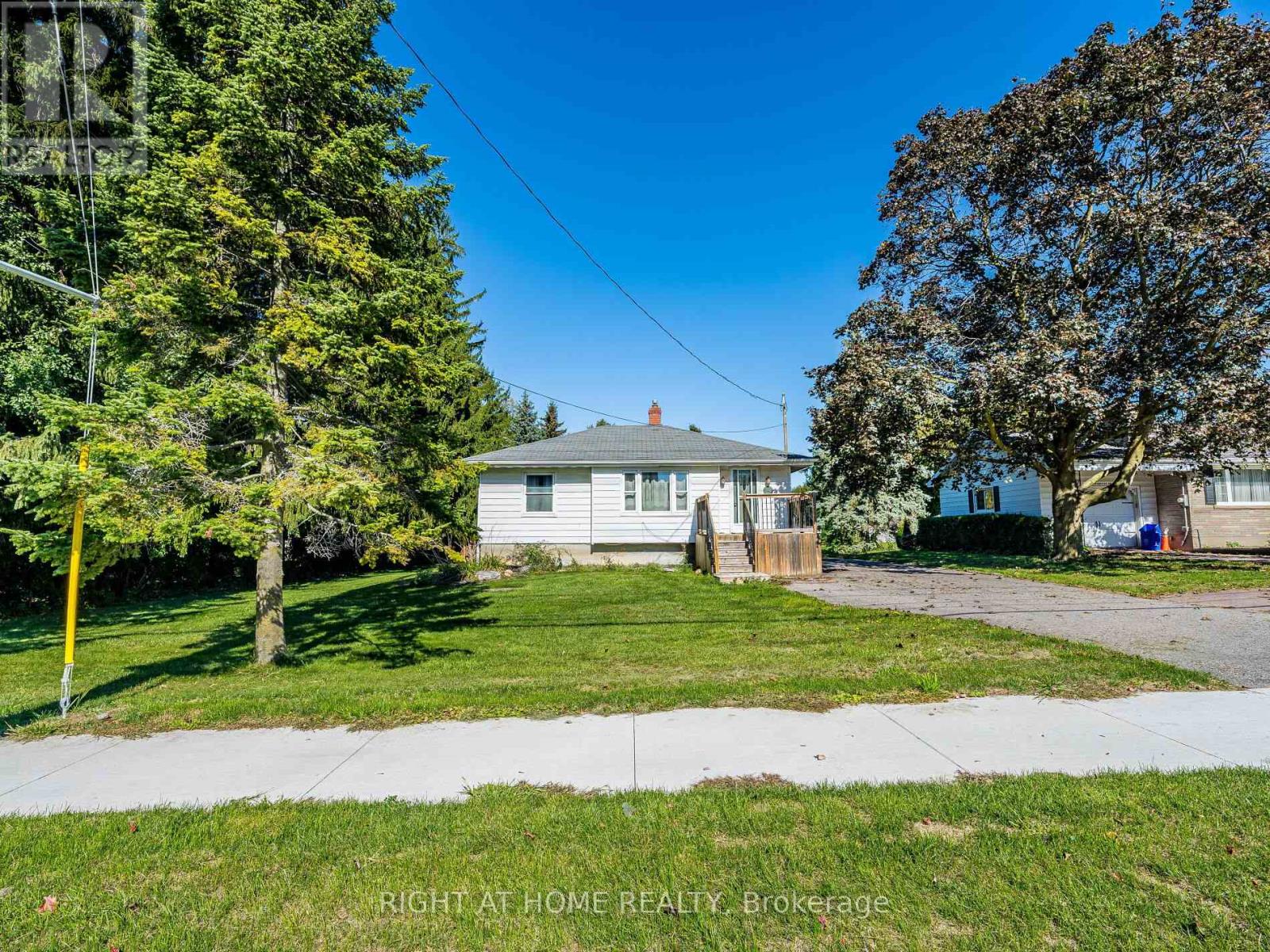 148 Winchester Road E, Whitby (Brooklin), Ontario  L1M 1X2 - Photo 2 - E12451446