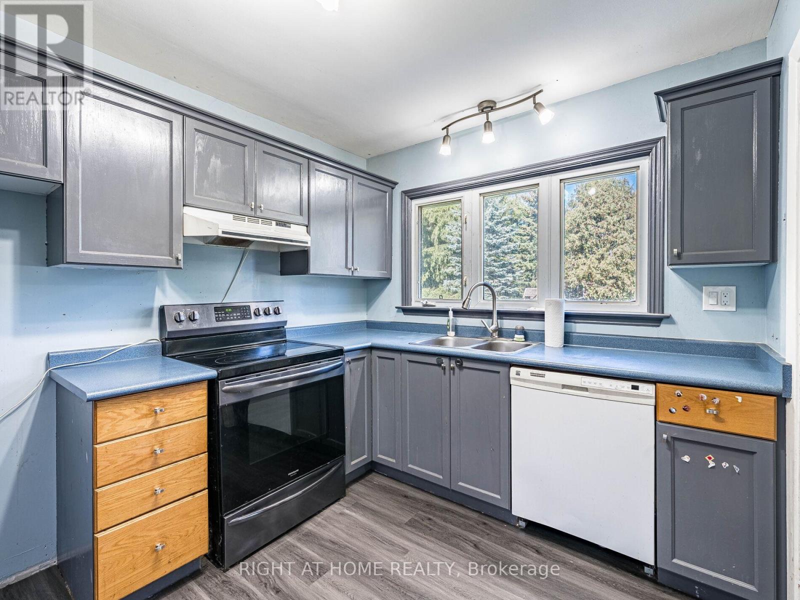 148 Winchester Road E, Whitby (Brooklin), Ontario  L1M 1X2 - Photo 21 - E12451446