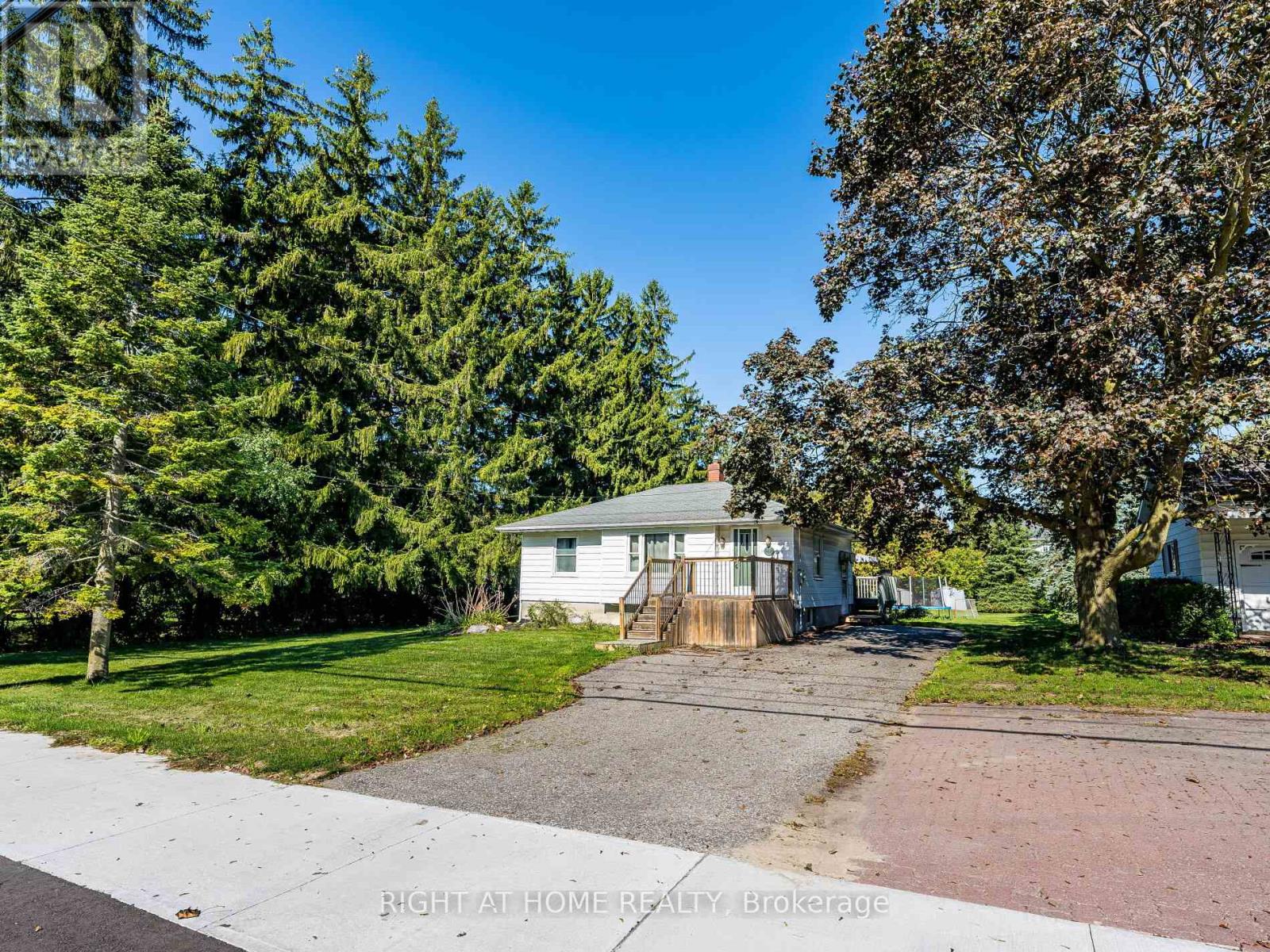 148 Winchester Road E, Whitby (Brooklin), Ontario  L1M 1X2 - Photo 3 - E12451446