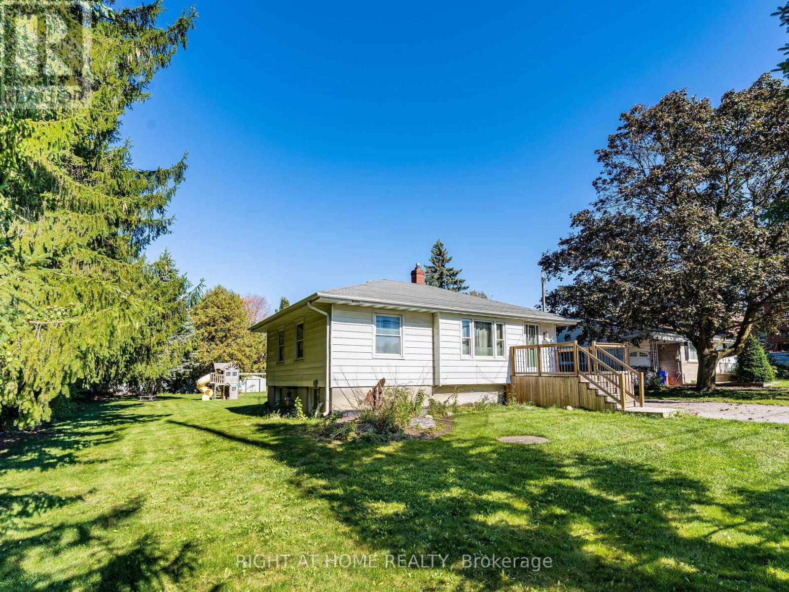 148 Winchester Road E, Whitby (Brooklin), Ontario  L1M 1X2 - Photo 4 - E12451446