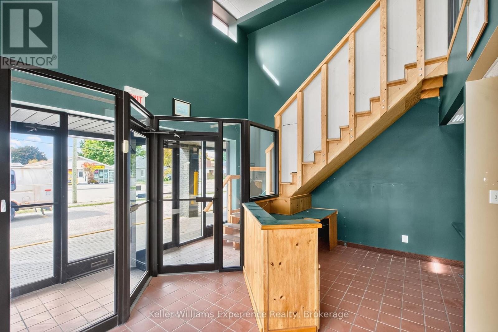 8 - 175 Main Street, Penetanguishene, Ontario  L9M 1L8 - Photo 6 - S12451527