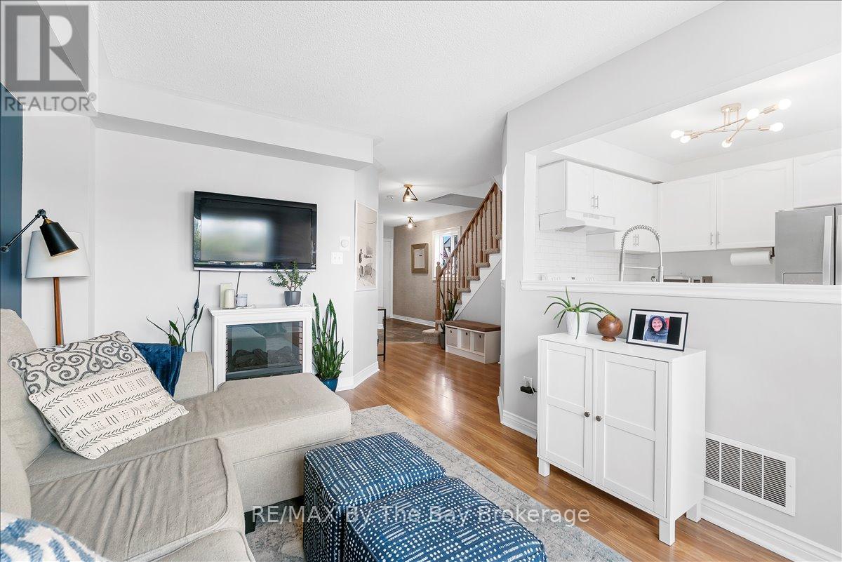 92 Brucker Road, Barrie (Holly), Ontario  L4N 8H9 - Photo 8 - S12451530