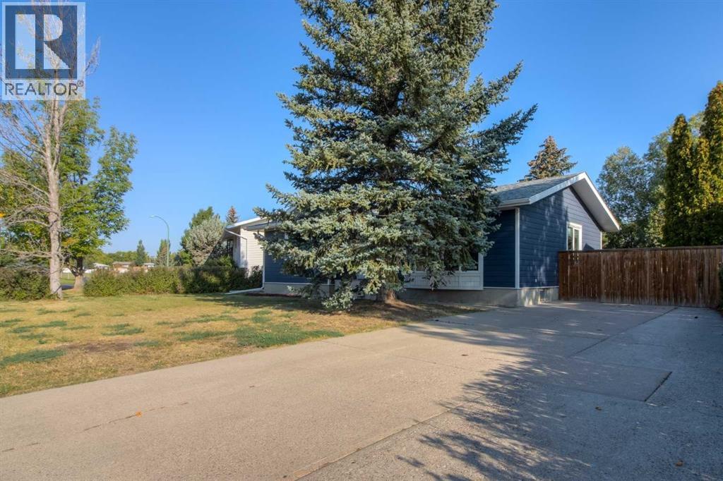 946 Columbia Boulevard W, Lethbridge, Alberta  T1K 4M3 - Photo 3 - A2250939
