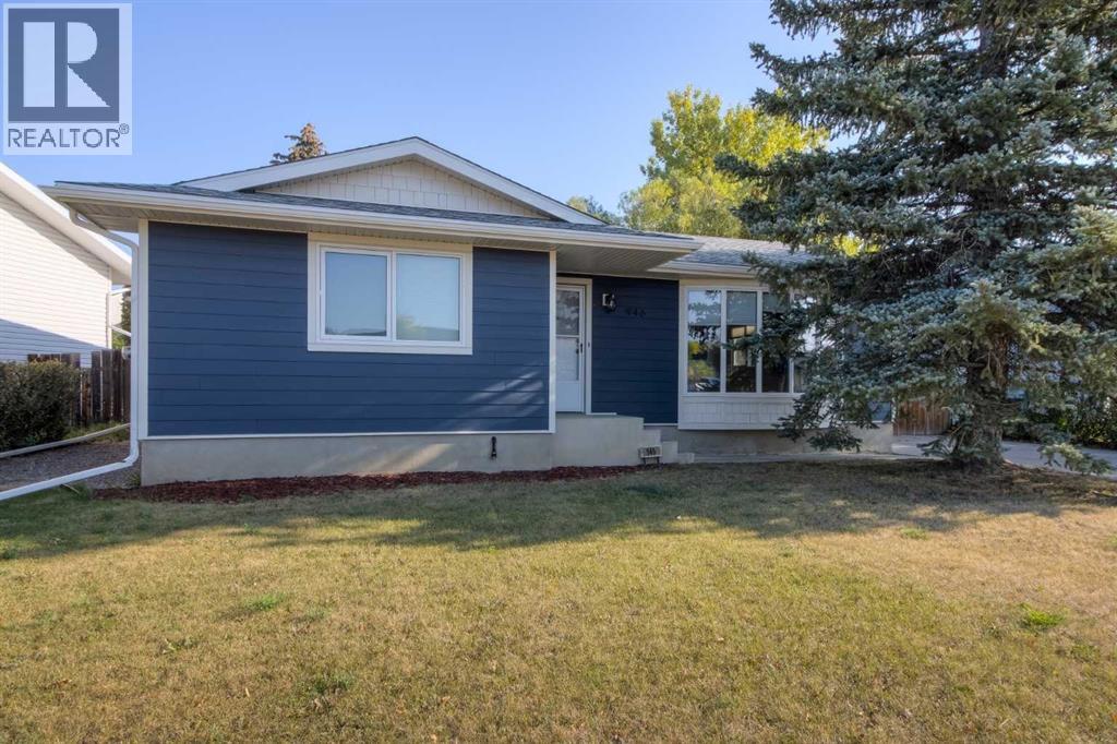 946 Columbia Boulevard W, Lethbridge, Alberta  T1K 4M3 - Photo 1 - A2250939