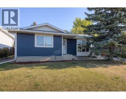 946 Columbia Boulevard W Varsity Village, Lethbridge, Ca