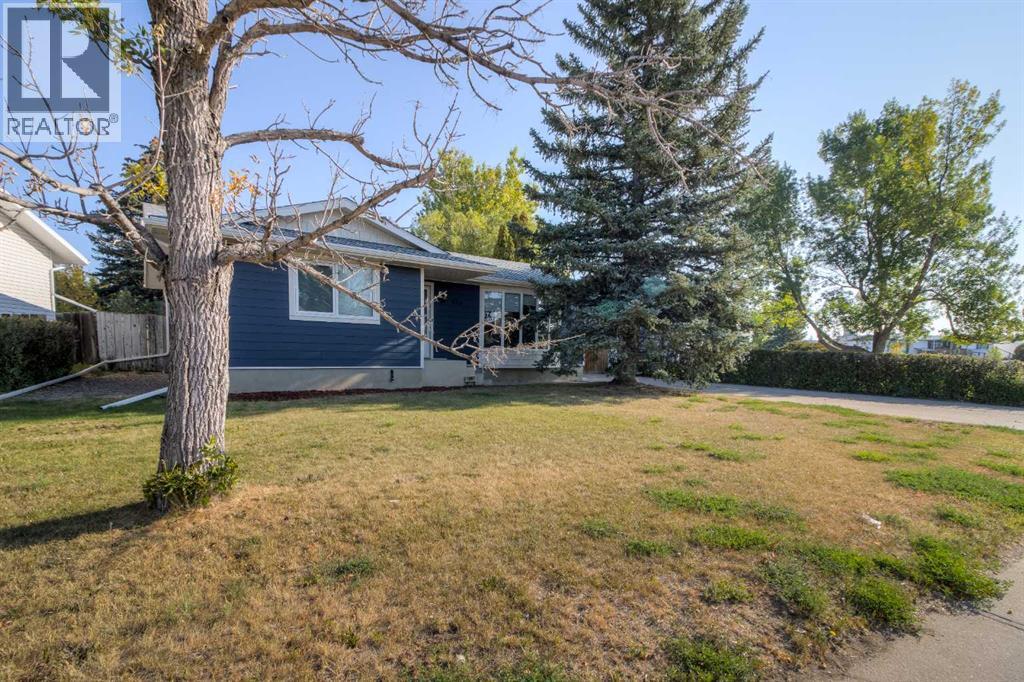 946 Columbia Boulevard W, Lethbridge, Alberta  T1K 4M3 - Photo 2 - A2250939