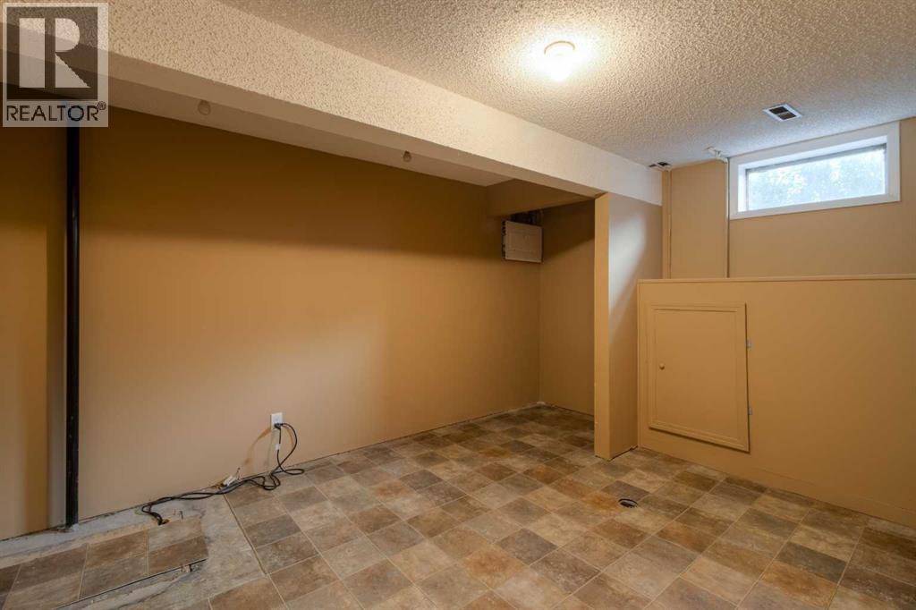 946 Columbia Boulevard W, Lethbridge, Alberta  T1K 4M3 - Photo 45 - A2250939