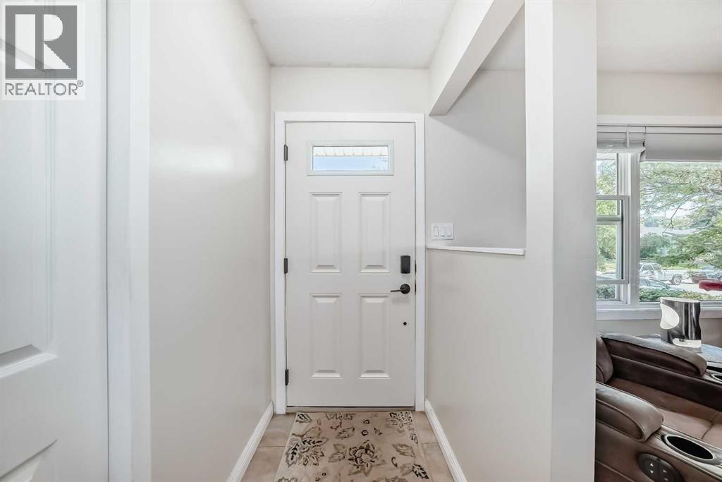 727 Macleay Road Ne, Calgary, Alberta  t2e 6c6 - Photo 4 - A2258210