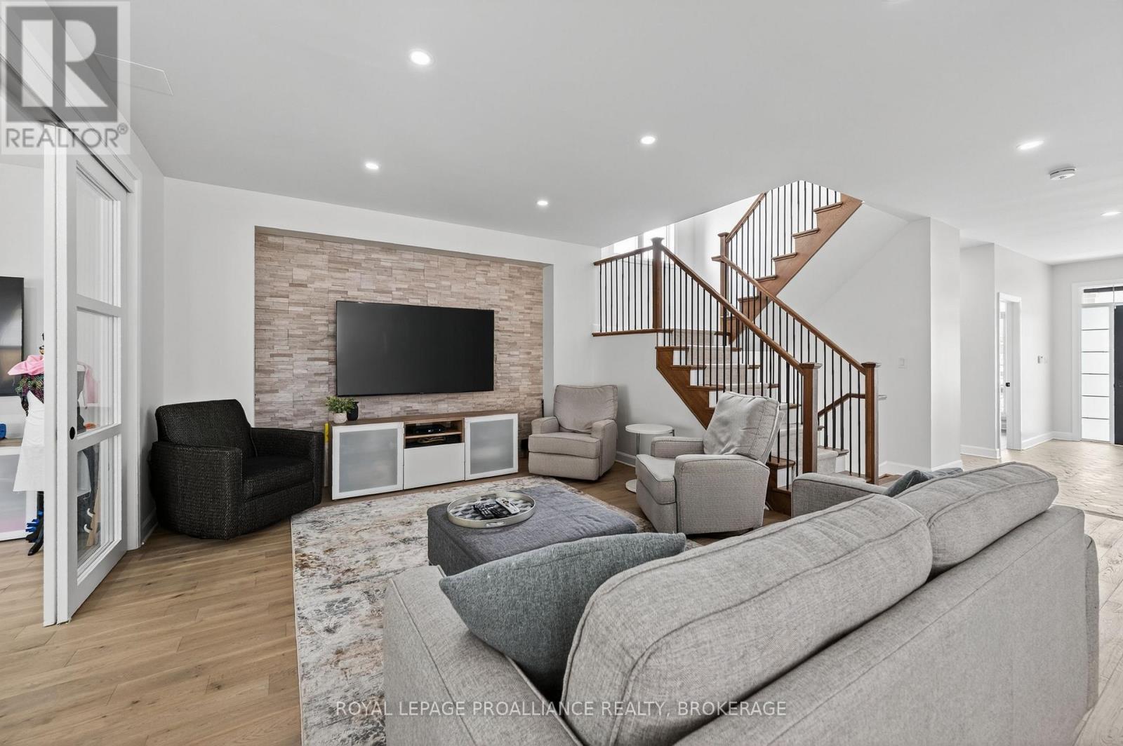 756 Riverview Way, Kingston, Ontario  K7K 0J2 - Photo 5 - X12451615