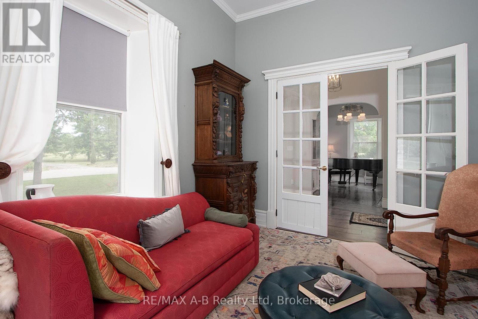 12096 Gale Road, North Middlesex, Ontario  N0M 1A0 - Photo 11 - X12451520