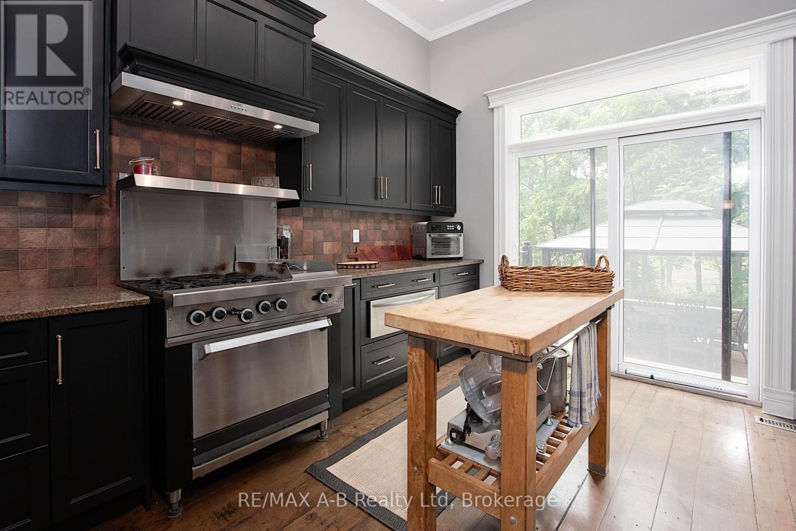 12096 Gale Road, North Middlesex, Ontario  N0M 1A0 - Photo 14 - X12451520