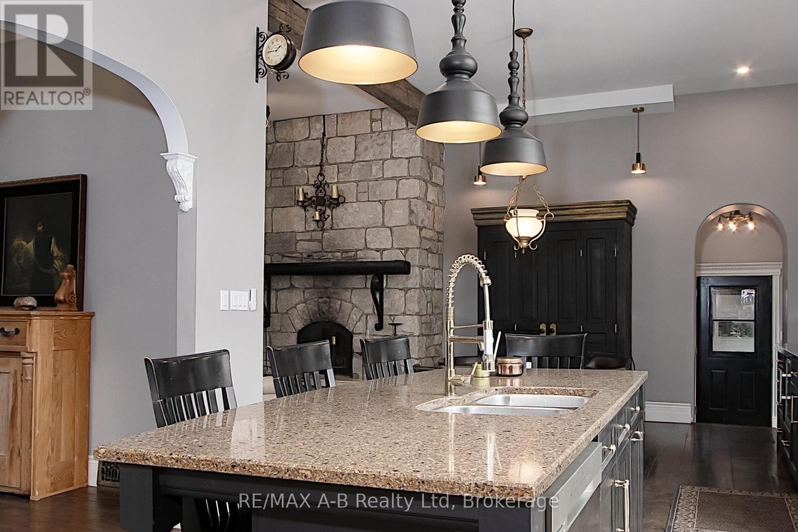 12096 Gale Road, North Middlesex, Ontario  N0M 1A0 - Photo 15 - X12451520