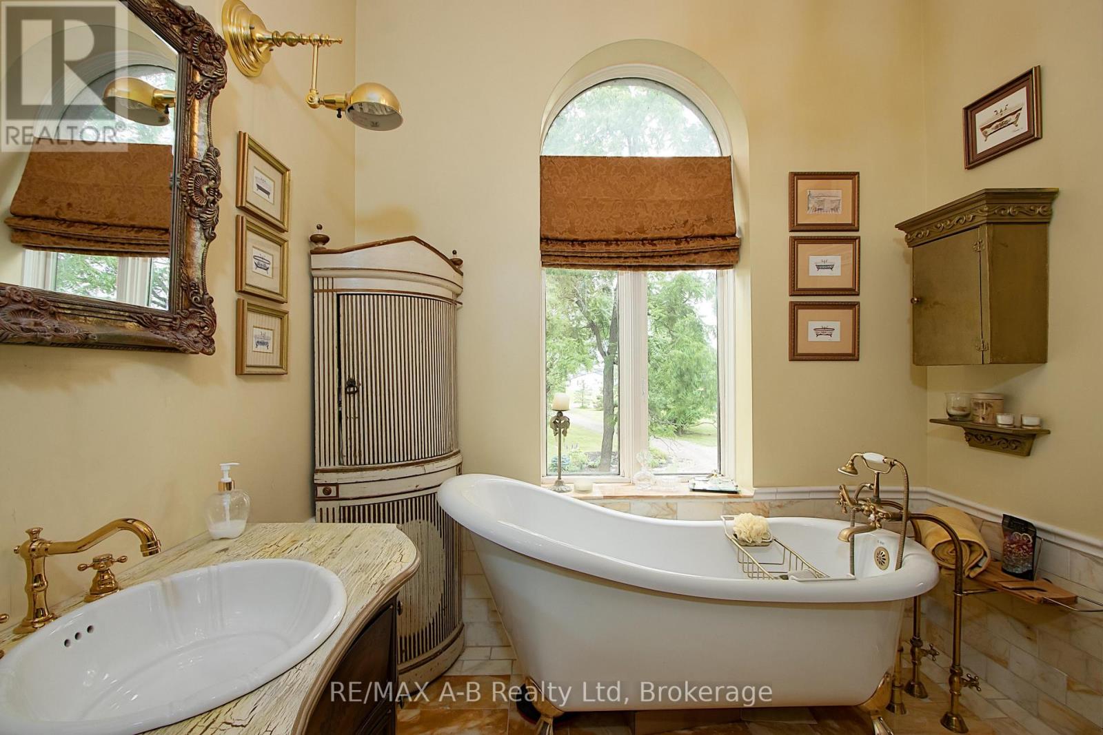 12096 Gale Road, North Middlesex, Ontario  N0M 1A0 - Photo 22 - X12451520